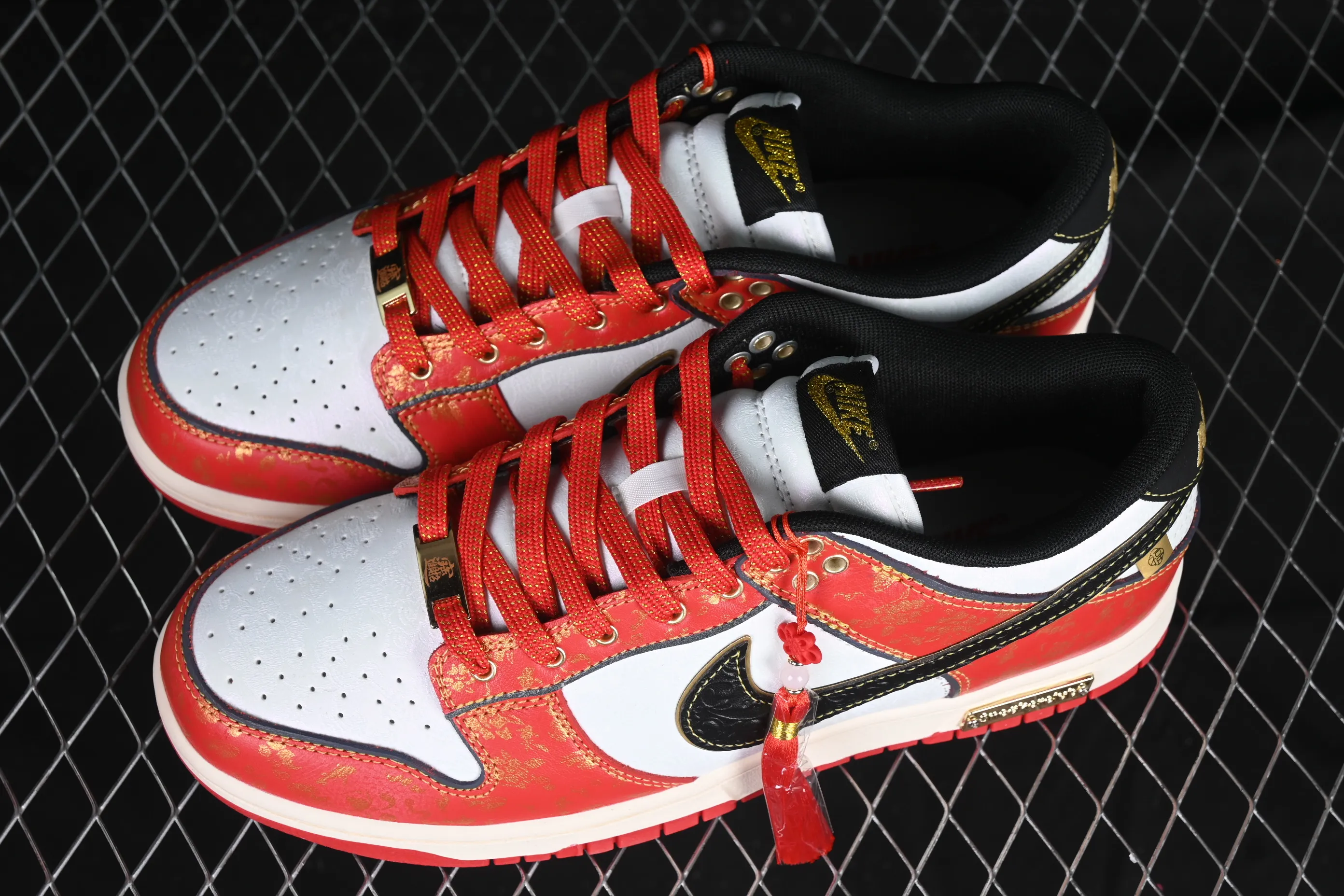 All categories Nk SB Dunk Series Nk SB Dunk Low Low-top sneakers Nk SB Dunk Low Chinese New Year Festive Red Anniversary high-end customization Low-top casual sneakers RW1220-005